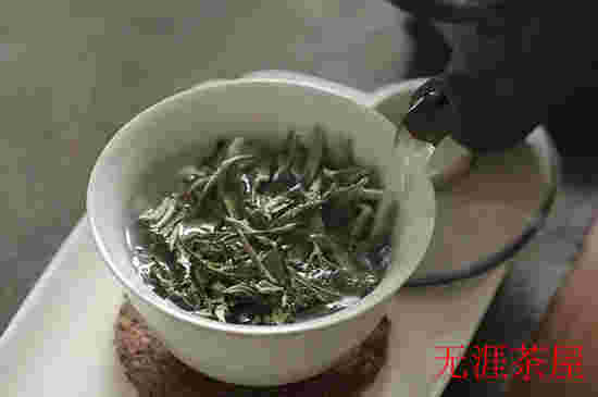 老白茶与新白茶的洗茶对比